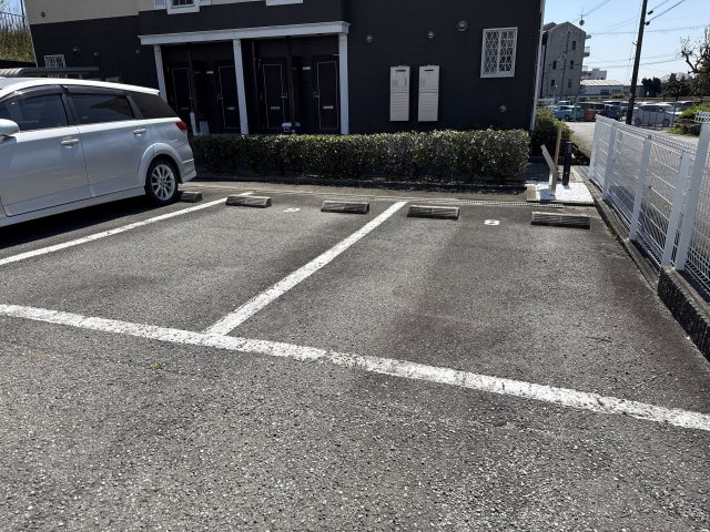 ミニョンラシーヌの駐車場