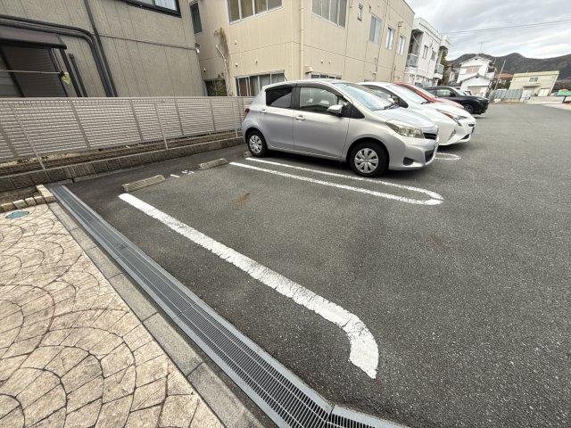 グラン　ルーチェⅡの駐車場