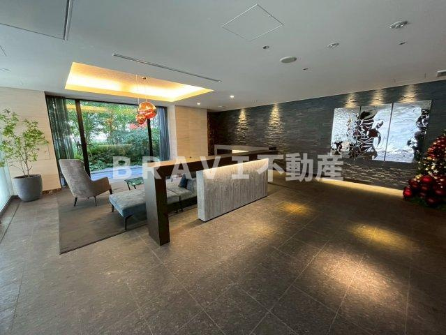 パークアクシス梅田　BRAVI不動産のロビー|【パークアクシス梅田】建物の内部です