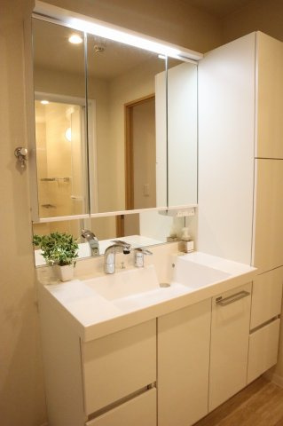 朝日プラザフロンテージ助任橋の独立洗面台