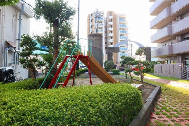朝日プラザフロンテージ助任橋のその他共用部分|専用の公園は、小さなお子様も安心して遊ばせることができます。