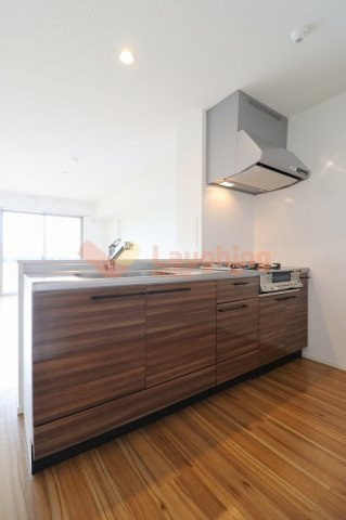 ムーンコート梅満のキッチン|コンパクトなキッチンで掃除もラクラク