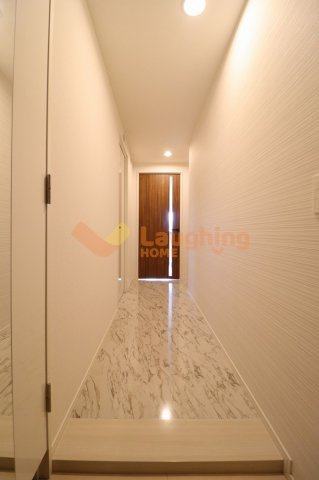 ムーンコート梅満の玄関|収納もある玄関です