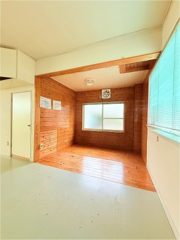 黒木町桑原店舗付き住宅の内装