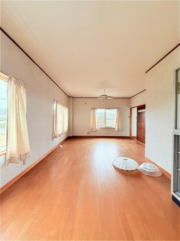黒木町桑原店舗付き住宅の洋室