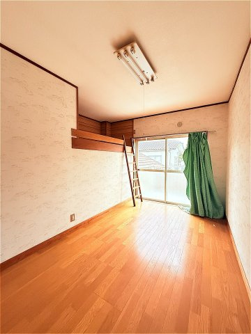 黒木町桑原店舗付き住宅の洋室