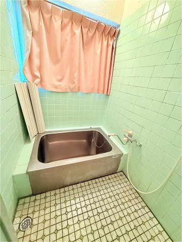 黒木町桑原店舗付き住宅の浴室