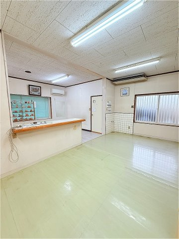 黒木町桑原店舗付き住宅の内装