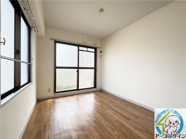 シャトー西明石の洋室