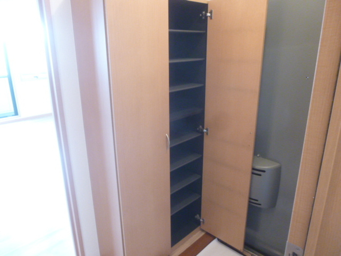 イン　クローバーの玄関|広めのシューズボックスです♪