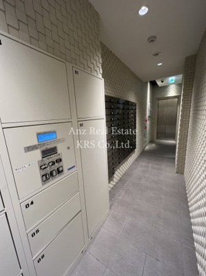 【その他共用部分】 | プランドール江戸堀レジデンス | 大切な荷物をお預かり！宅配ボックスが設置されています♪