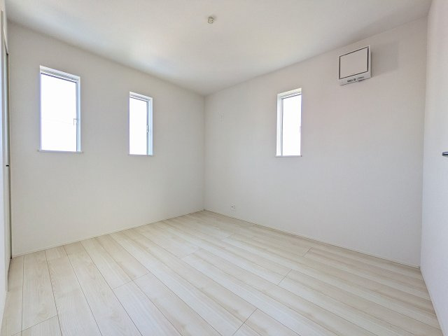 八王子市　元八王子町　新築一戸建て　２４ー１期の子供部屋|～2階5.2帖の洋室　2面採光で明るく風通しの良いお部屋です～