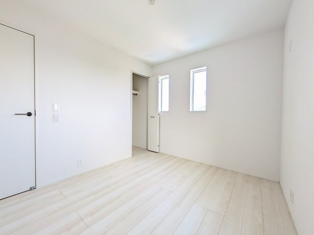 八王子市　元八王子町　新築一戸建て　２４ー１期の収納|～収納力の高いクローゼット完備～