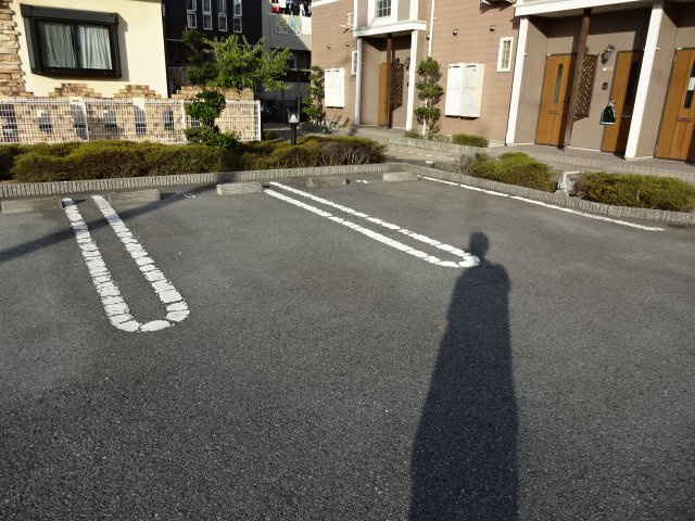 コモドジラソ－レの駐車場