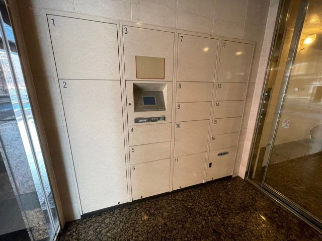 福岡市中央区天神３丁目の賃貸マンションのロビー