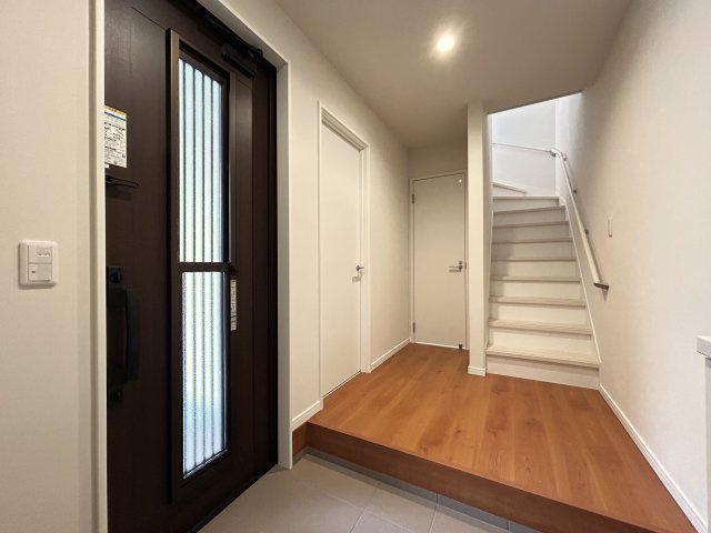 高知市朝倉己　新築一戸建ての玄関|ゆとりのある玄関スペース☆