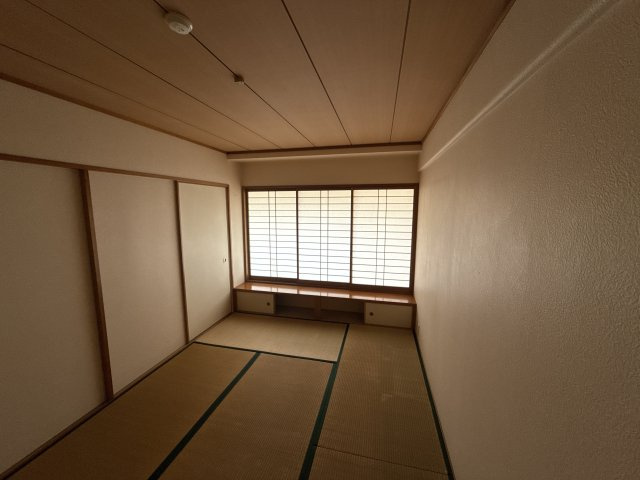 サンパティック的形の和室