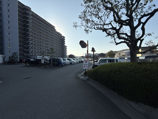 サンパティック的形の駐車場