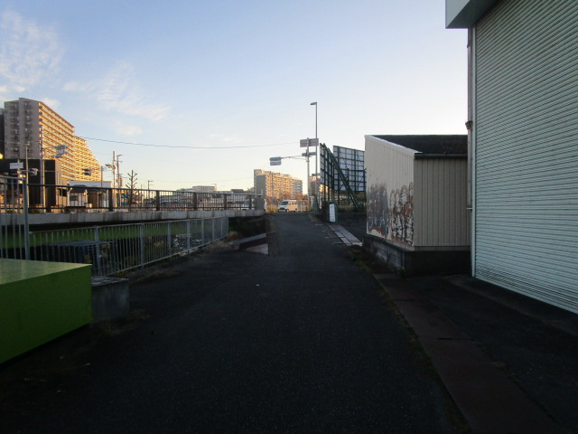 堺市西区上野芝向ヶ丘町１丁の倉庫の周辺