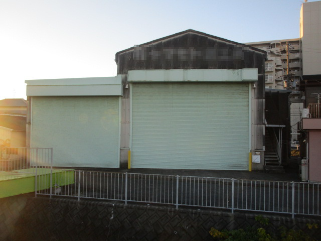 堺市西区上野芝向ヶ丘町１丁の倉庫の外観