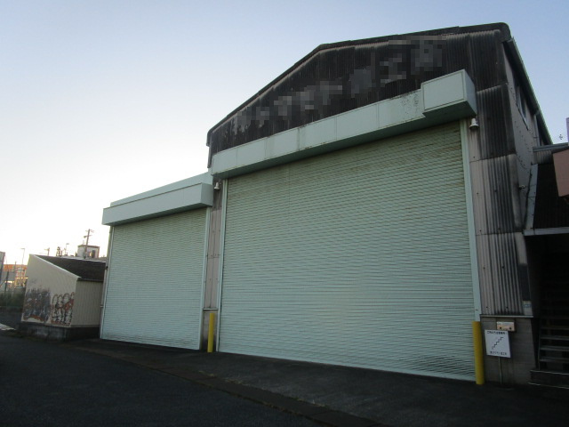 堺市西区上野芝向ヶ丘町１丁の倉庫の外観