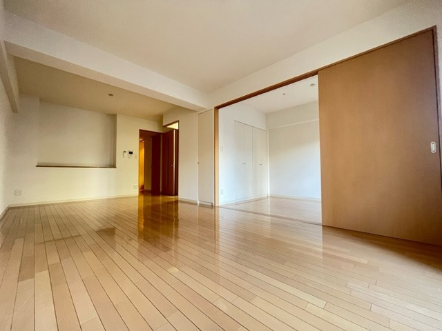 エルセレーノ上本町レジデンスの居間・リビング