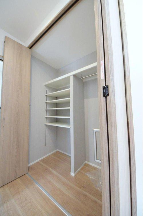 中山新町1丁目の収納|玄関廊下部分に広い収納スペースがあります