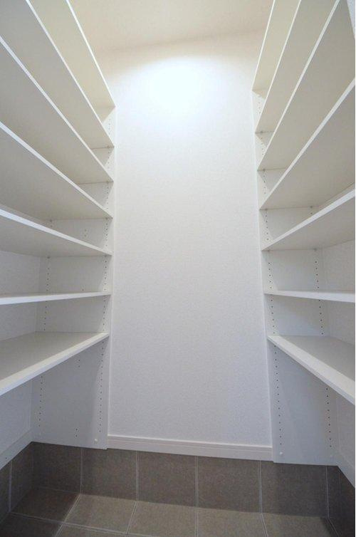 庚午中1丁目の収納|大容量のシューズクローク有