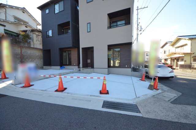 府中町八幡三丁目の駐車場|JR天神川駅徒歩26分
駐車は2台可能です
