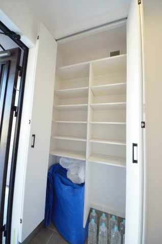 府中町八幡三丁目の収納|大容量のシューズクローク