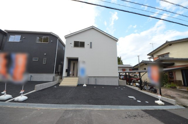 口田四丁目の外観|敷地広々44坪
駐車3台可能です