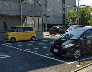 レジデンス中島の駐車場