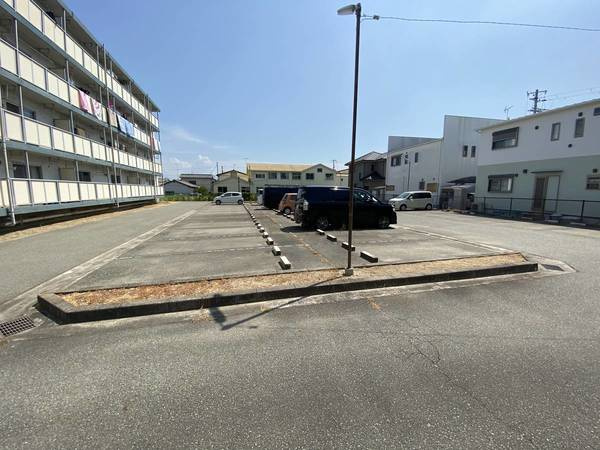 ビレッジハウス尾上3号棟の駐車場