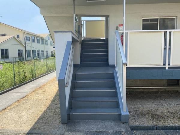 ビレッジハウス尾上3号棟のエントランス