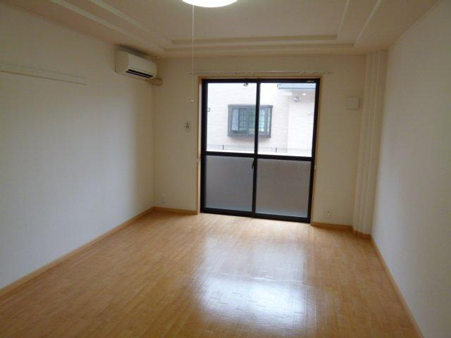 加古川市神野町西条のアパートの居間・リビング|洋室