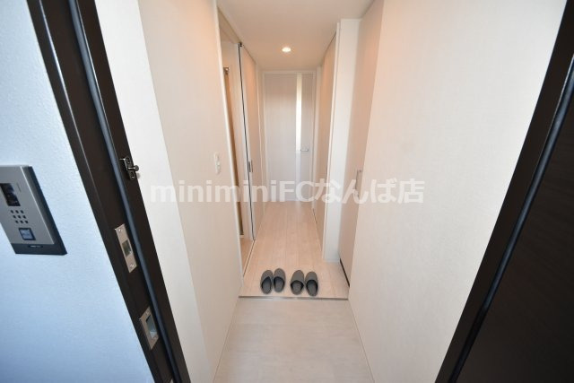 シーズンフラッツ新町の玄関