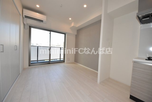 シーズンフラッツ新町の居間・リビング