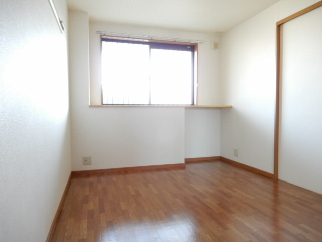 加古川市野口町古大内のアパートの居間・リビング