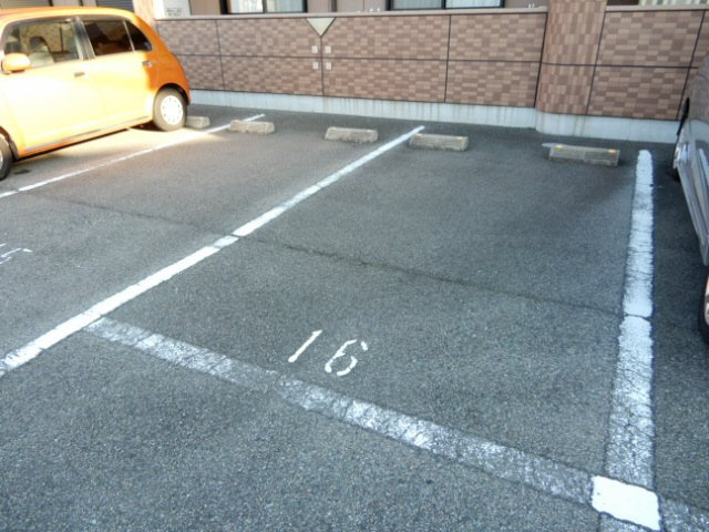 加古川市野口町古大内のアパートの駐車場