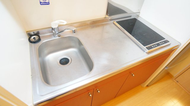 レオパレス浜寺ドット輝のキッチン|コンパクトなキッチンで掃除もラクラク。