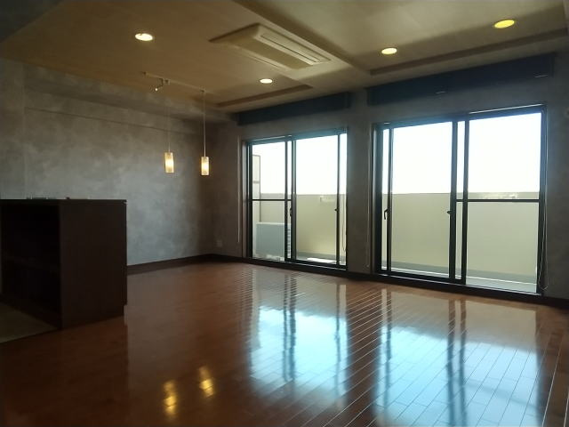 チサンマンション紀の川の居間・リビング