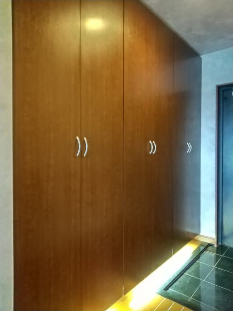 チサンマンション紀の川の玄関