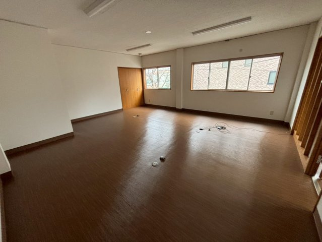 岡崎市戸崎町貸事務所の内装