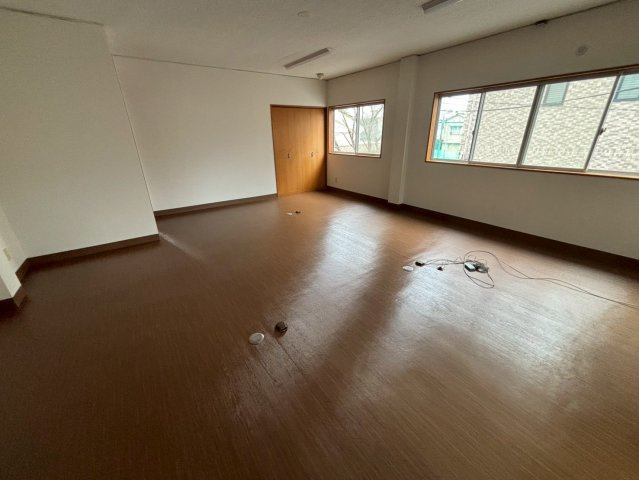 岡崎市戸崎町貸事務所の内装