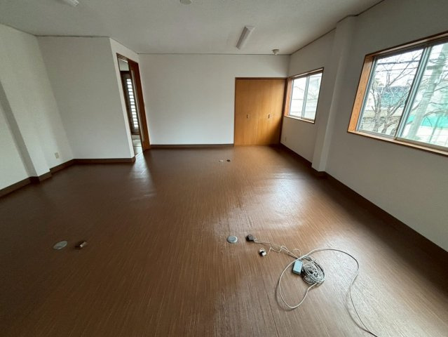 岡崎市戸崎町貸事務所の内装