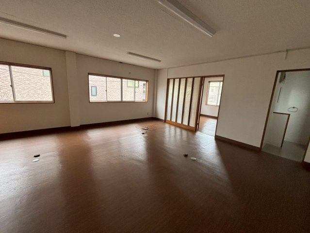 岡崎市戸崎町貸事務所の内装