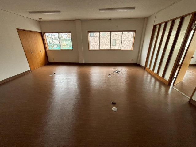 岡崎市戸崎町貸事務所の内装