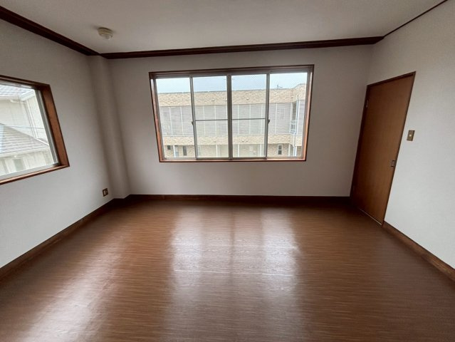 岡崎市戸崎町貸事務所の内装