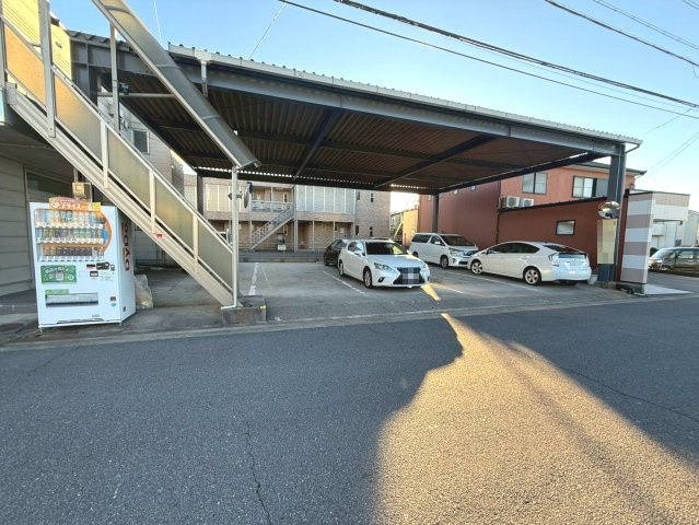 岡崎市戸崎町貸事務所の駐車場