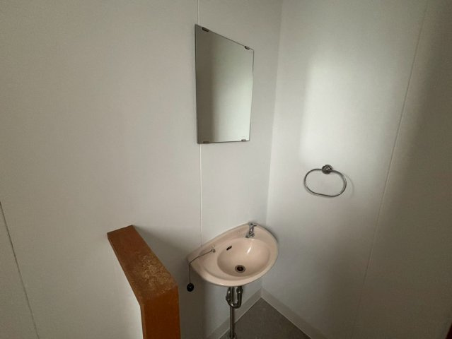 岡崎市戸崎町貸事務所の洗面所